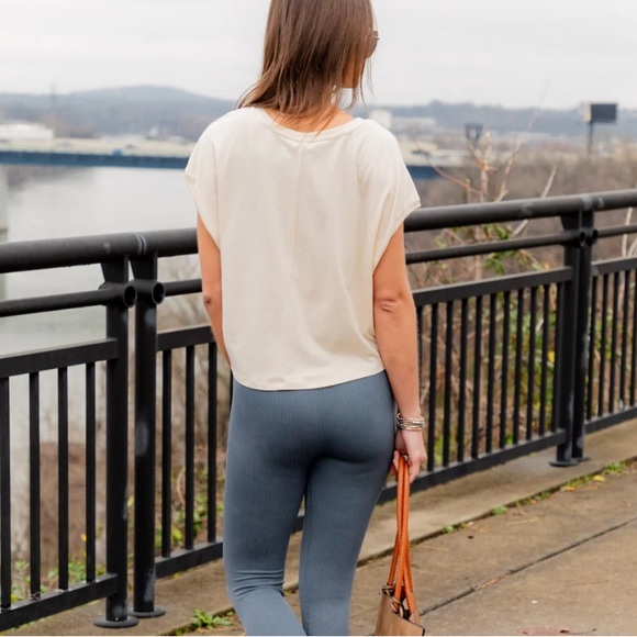 Capped Sleeve Crop Top - Picture 2 of 5